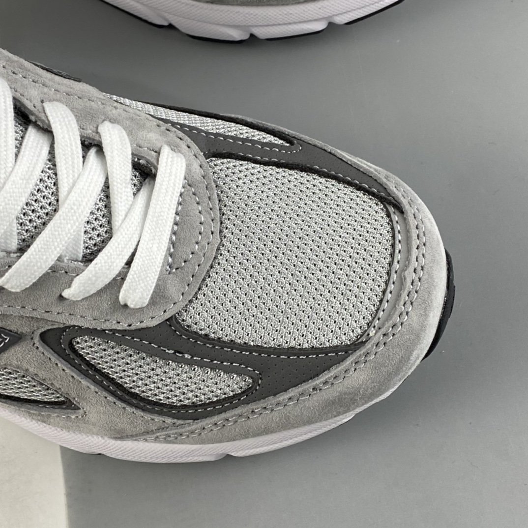 New Balance NB990 series of high-end American retro casual running shoes M990VS4