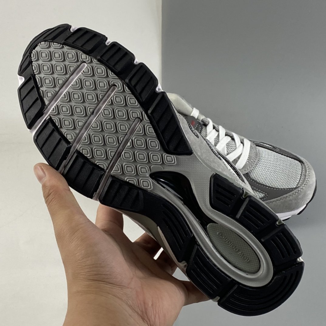 New Balance NB990 series of high-end American retro casual running shoes M990VS4