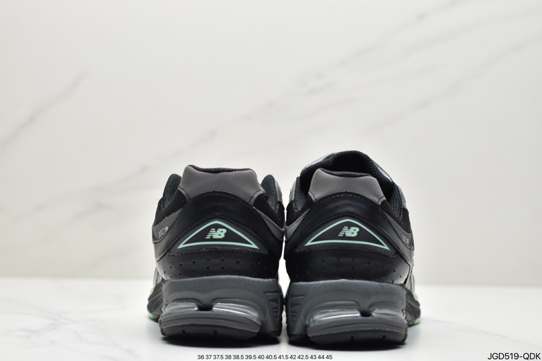 Bape x New Balance joint 2002 series M2002RDABBATHINGAPE8