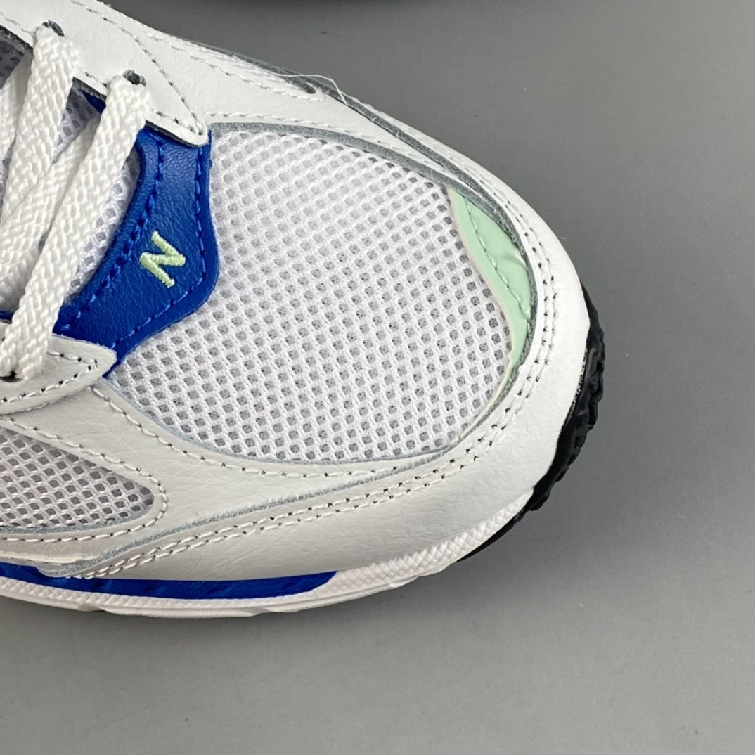 New Balance ML2002 Series Retro Dad Style Casual Sports Jogging Shoes M2002RW