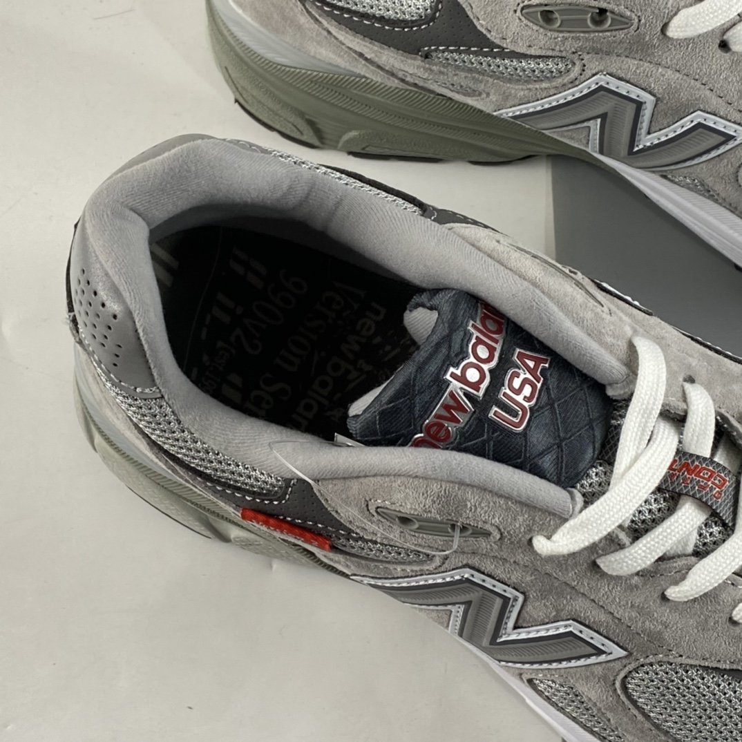 New Balance Retro Casual Running Shoes M990VS3