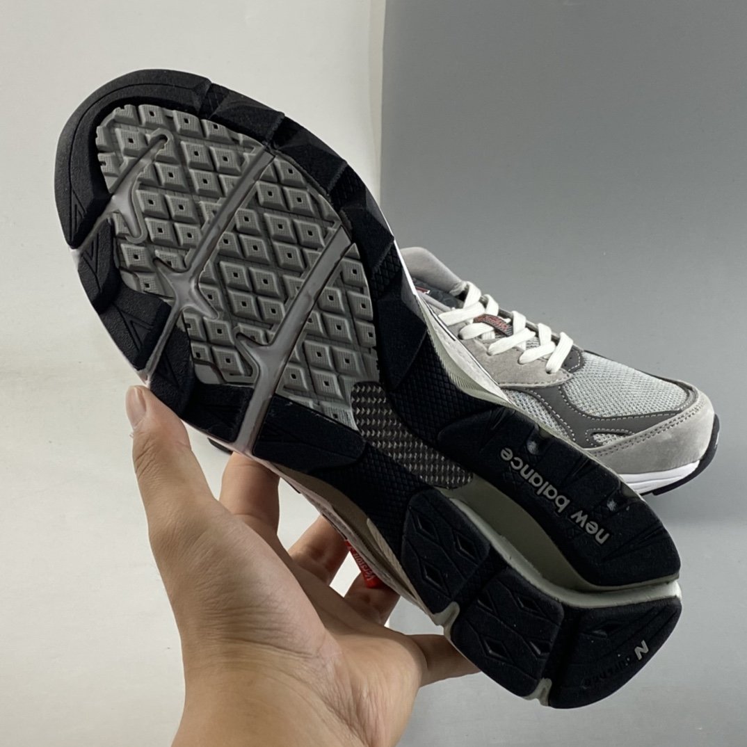 New Balance Retro Casual Running Shoes M990VS3