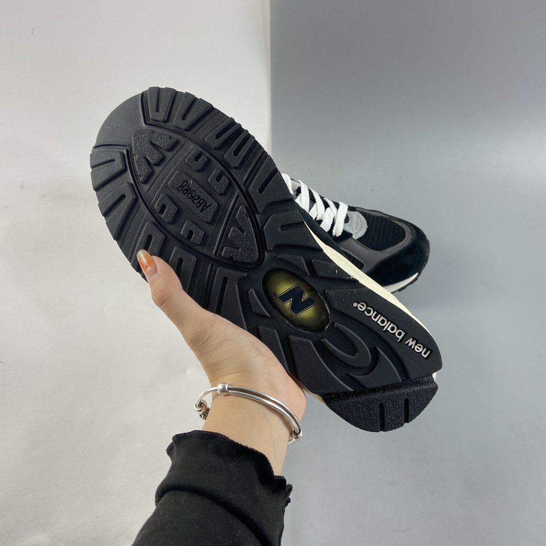 New Balance Retro Casual Running Shoes M990BK2
